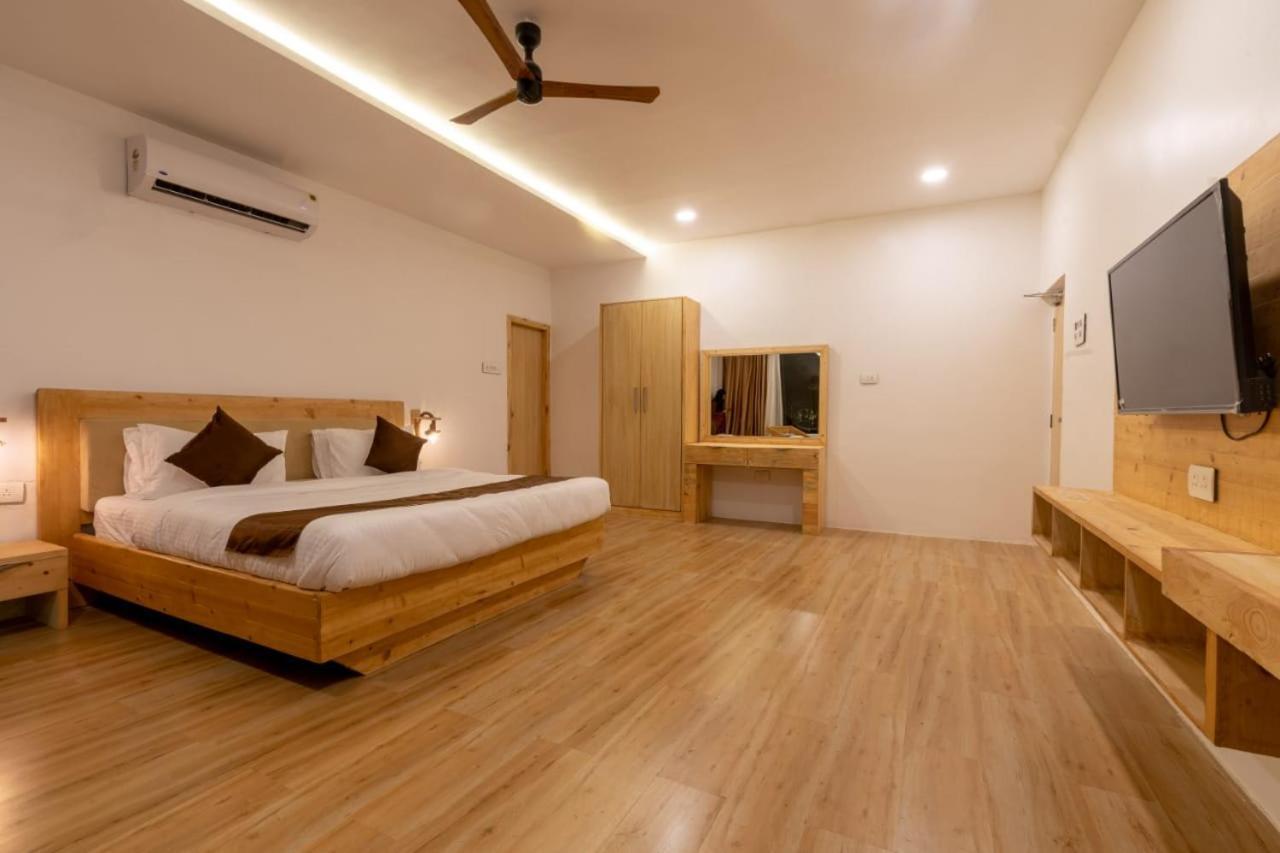 Rustic Vogue Hotel Shamirpet Bagian luar foto